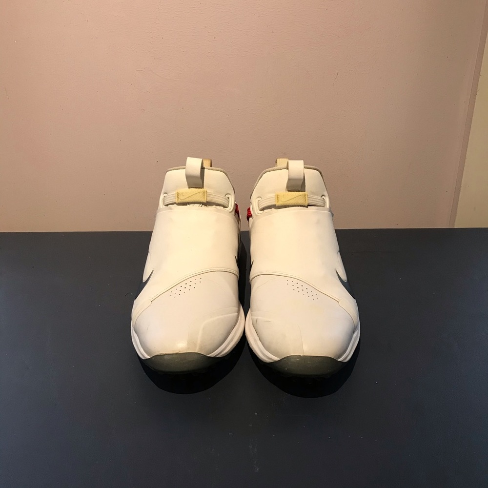 Men’s NikeTour Premiere golf shoe. Size 9.5. Used, has a few scuffs.
